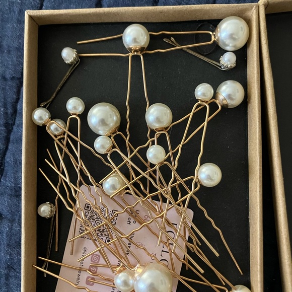 Bridal Hair Accessories - Picture 3 of 4